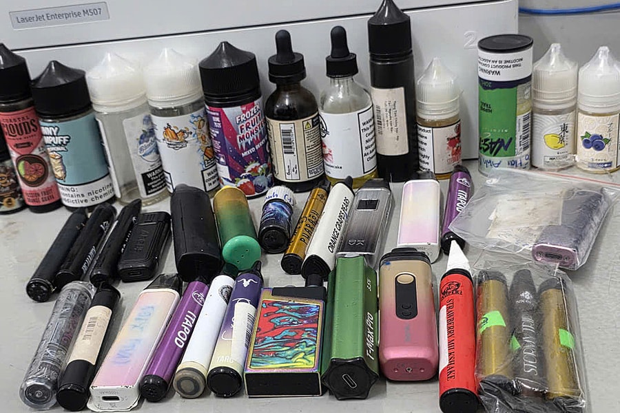 Nam sinh suy thận, hôn mê sau hút thử thuốc lá điện tử