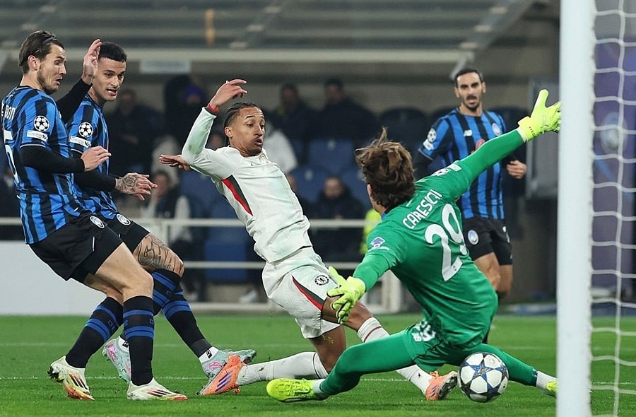 Chelsea thua ngược ở Champions League