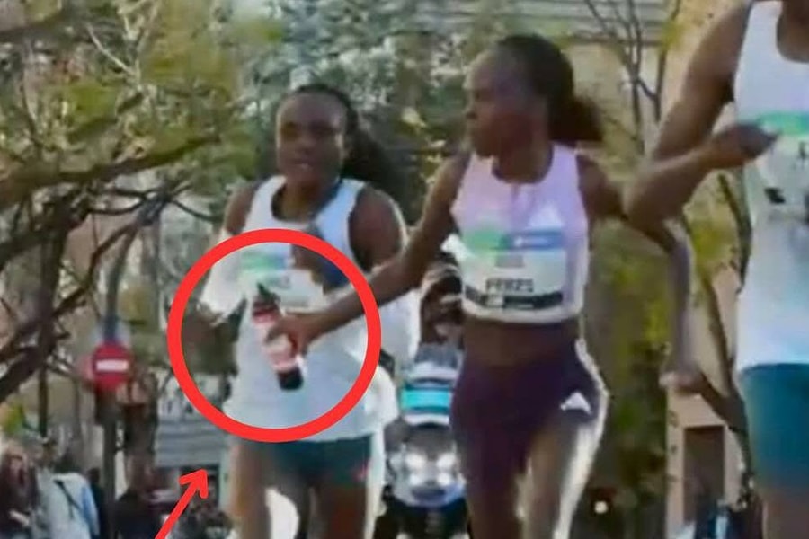 VĐV Kenya lỡ chiến thắng tại Valencia Marathon vì fair-play