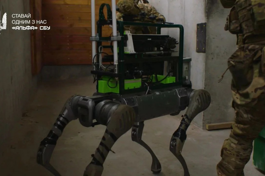 Ukraine khoe chó robot gắn súng trường