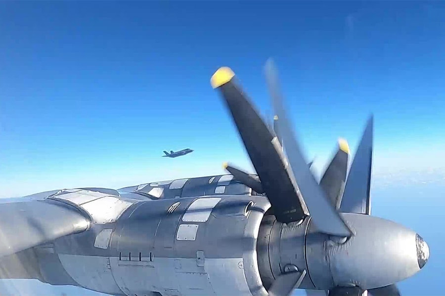 Máy bay Nga - Trung buộc Nhật, Hàn điều tiêm kích khẩn cấp