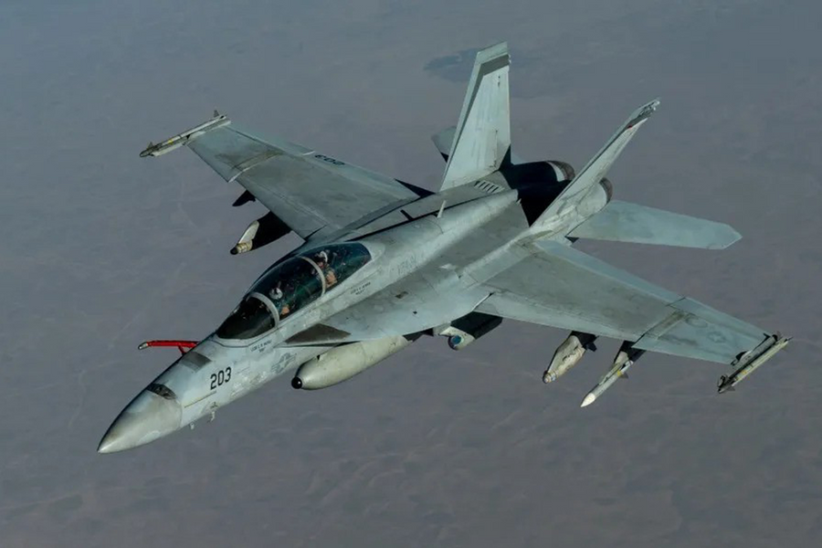 Mỹ mất hơn một tháng để vớt hai máy bay rơi ở Biển Đông