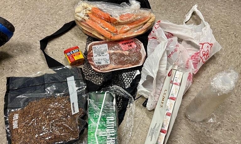 Vấn nạn dùng drone chuyển lén thực phẩm cho tù nhân ở Mỹ