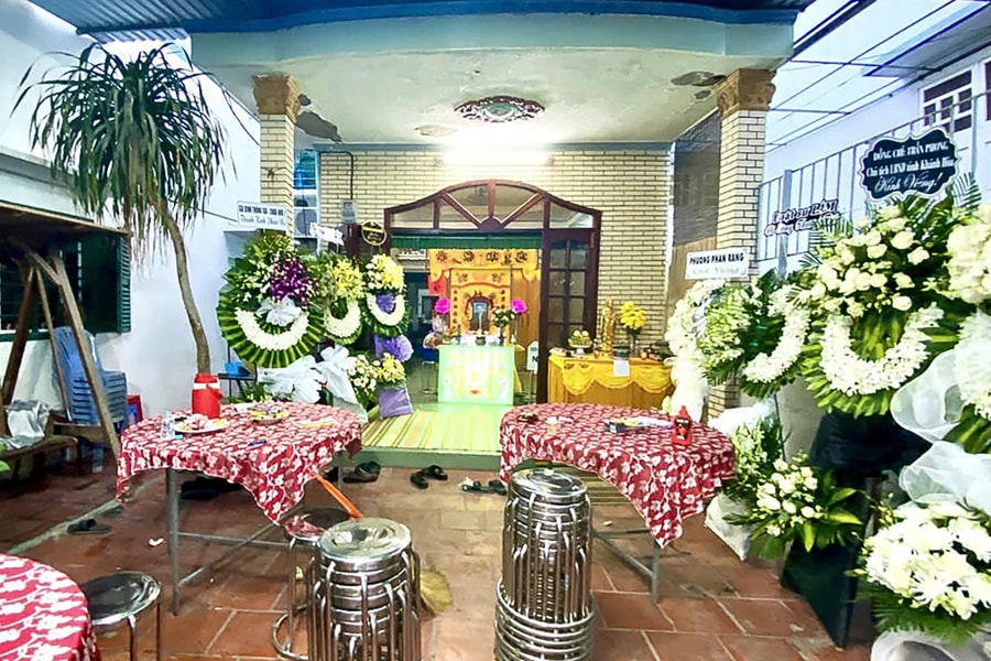 Mưa lớn ở lễ tang tài tử Thương Tín