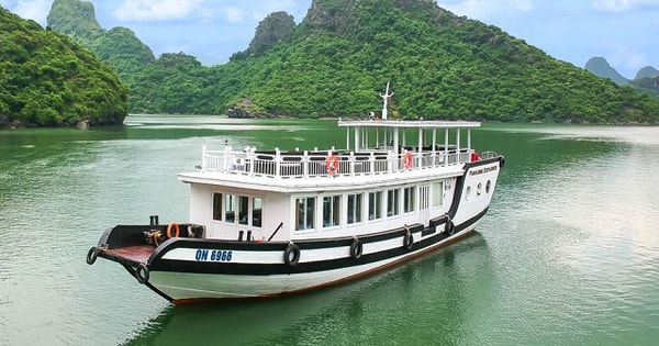 Từ hôm nay 10/12, khi mua vé tham quan Vịnh Hạ Long du khách cần cung cấp thông tin gì?