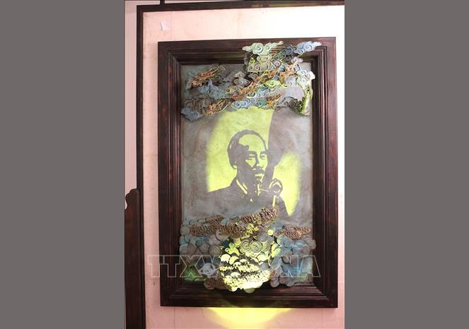 Hình ảnh Chủ tịch Hồ Chí Minh qua điêu khắc ánh sáng tại thủ đô Seoul