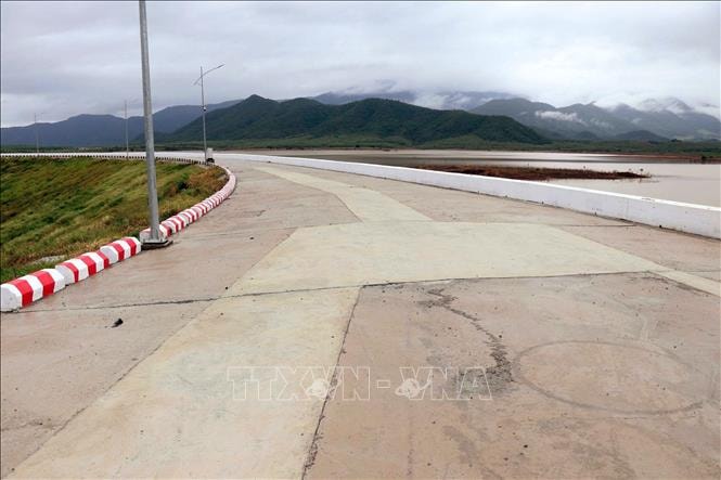 Khánh Hòa xử lý dứt điểm vết nứt, thấm nước tại hồ chứa nước Sông Than