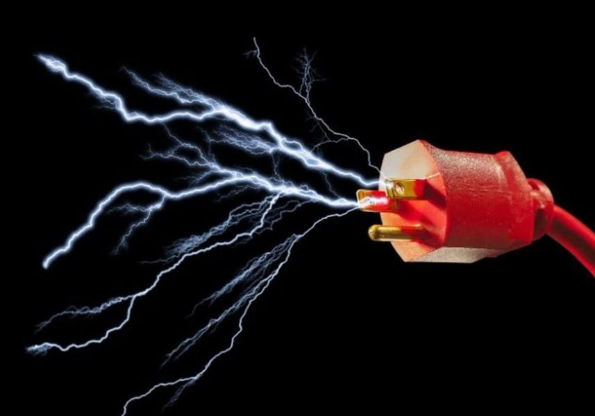 Trèo lên trụ điện bắt ong vò vẽ, nam thanh niên tử vong thương tâm