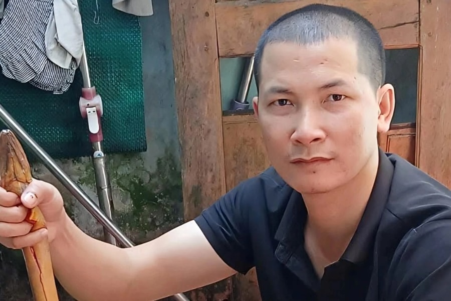 Người đàn ông hơn 20 năm gắn bó với nghề nhọc nhằn, hiểm nguy rình rập