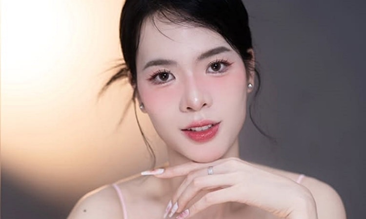 Nét đời thường của hoa khôi cầm cờ Việt Nam tại SEA Games