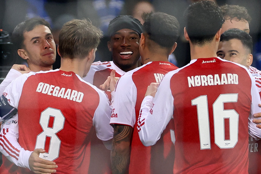 Arsenal giữ mạch toàn thắng ở Champions League