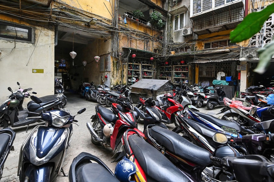 Lo ngại thiếu đất xây bãi đỗ xe xăng và trạm sạc xe điện