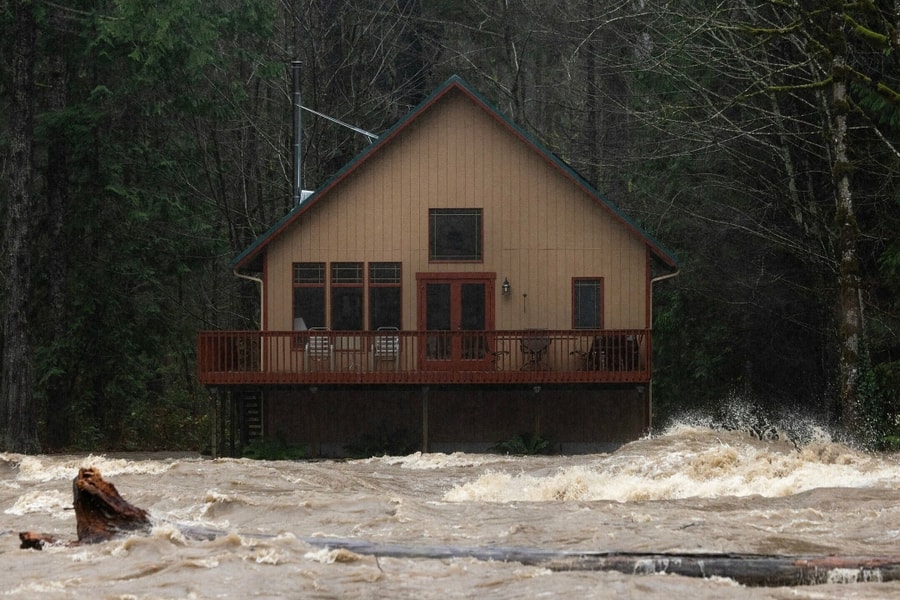 Hàng trăm nghìn người Mỹ sơ tán vì nguy cơ lũ lụt lịch sử