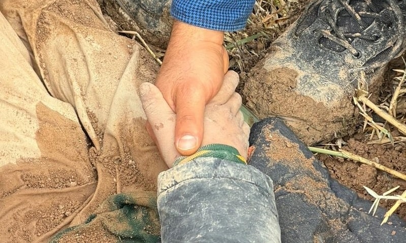 Cậu bé thoát chết sau khi bị bắt cóc, chôn sống hai ngày