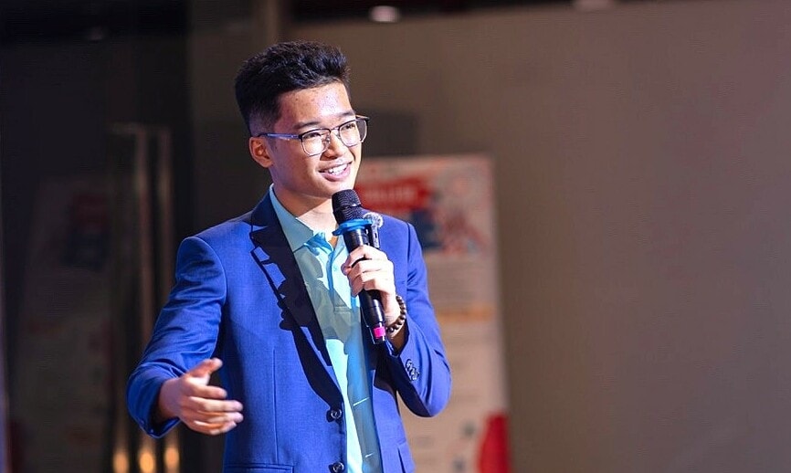 Nam sinh chuyên Anh lập cú đúp 9.0 IELTS, 1600 SAT