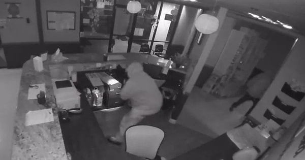 Trộm đột nhập bệnh viện, nhiều bình tro cốt bị lấy đi