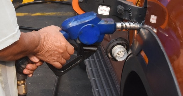 Giá xăng dầu giảm đồng loạt, có mặt hàng xăng về dưới 20.000 đồng/lít