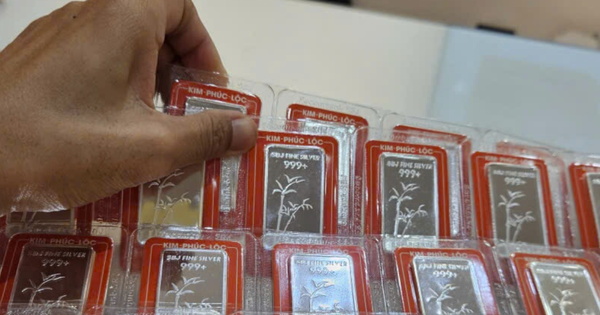 Giá bạc hôm nay 11-12: Tăng gấp đôi từ đầu năm, có nên mua vào lúc này?
