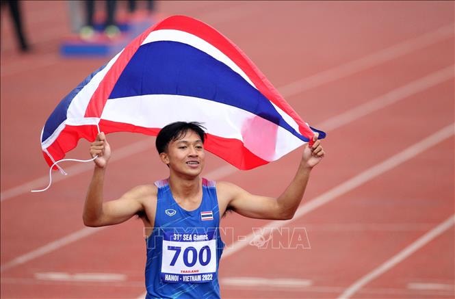 'Thần đồng tốc độ' làm chấn động đường đua SEA Games 33