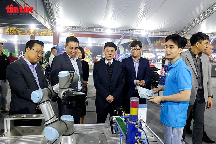 Hà Nội kích cầu tiêu dùng qua hội chợ Made in Vietnam 2025