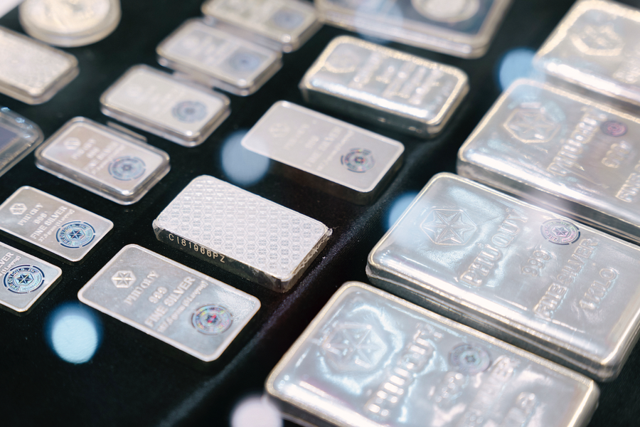 Giá bạc miếng lập mốc 2,4 triệu đồng một lượng