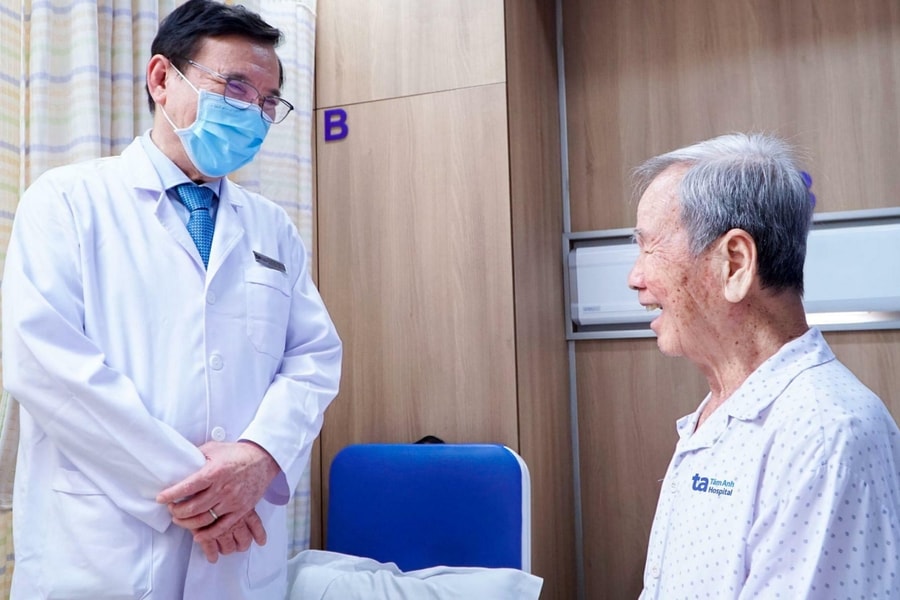 Dùng mũi khoan kim cương tán mảng xơ vữa vôi hóa gây tắc mạch vành