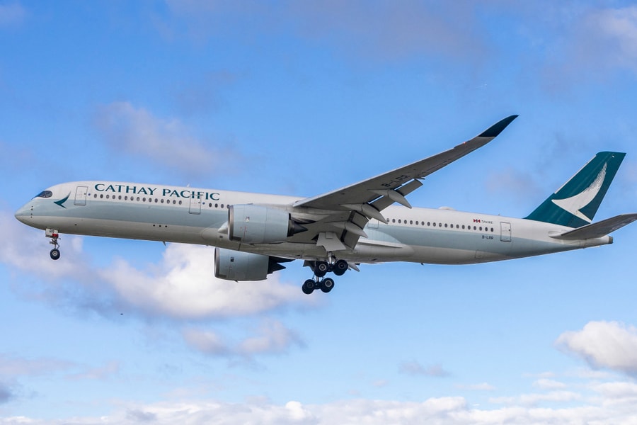 Hành khách cố mở cửa máy bay giữa không trung