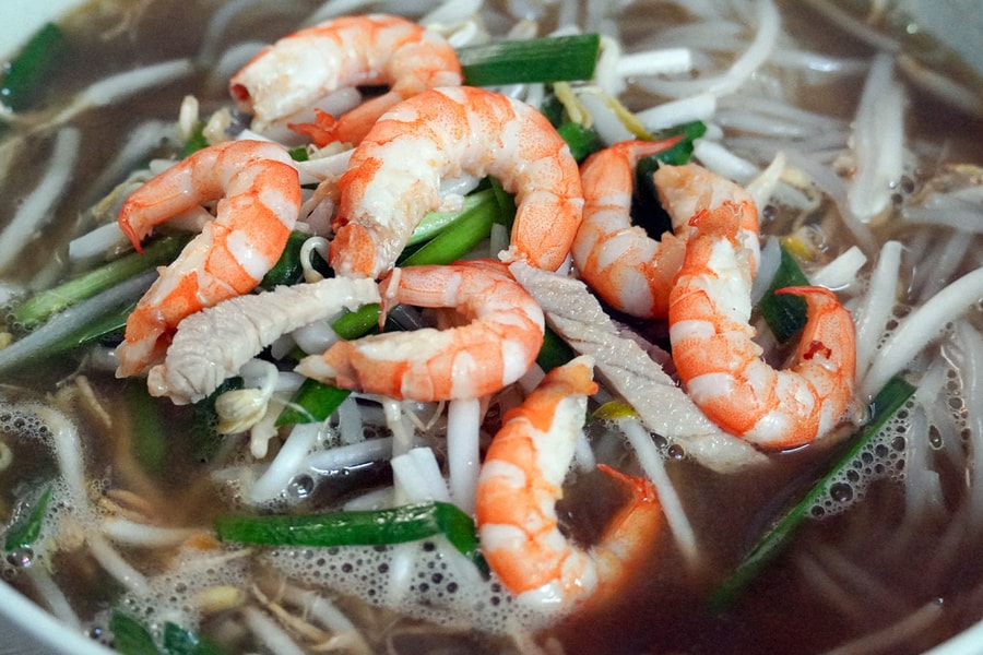 Quán bún nước lèo hơn 40 năm hút khách ở Cà Mau