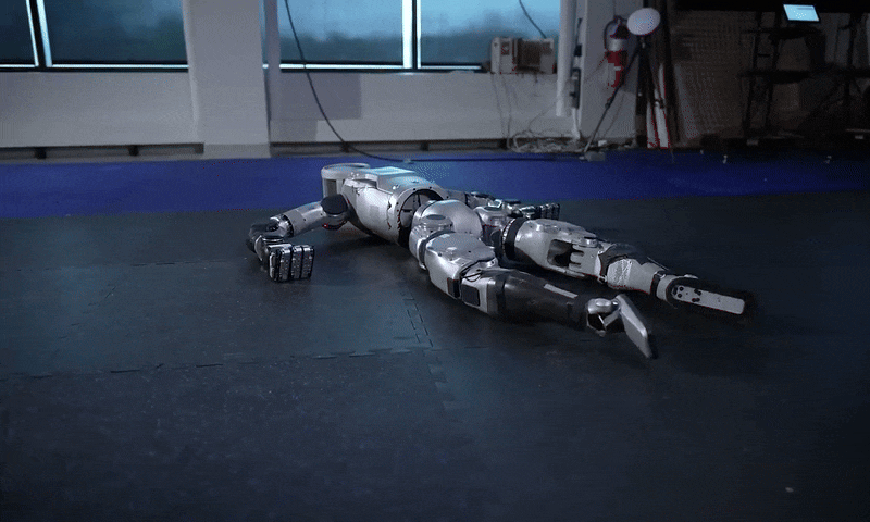 Lý do robot hình người Mỹ đứng dậy 'khác người'