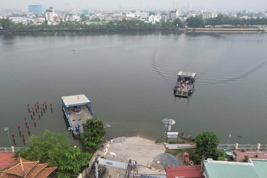 Phà Bình Quới qua sông Sài Gòn chạy lại sau một năm dừng