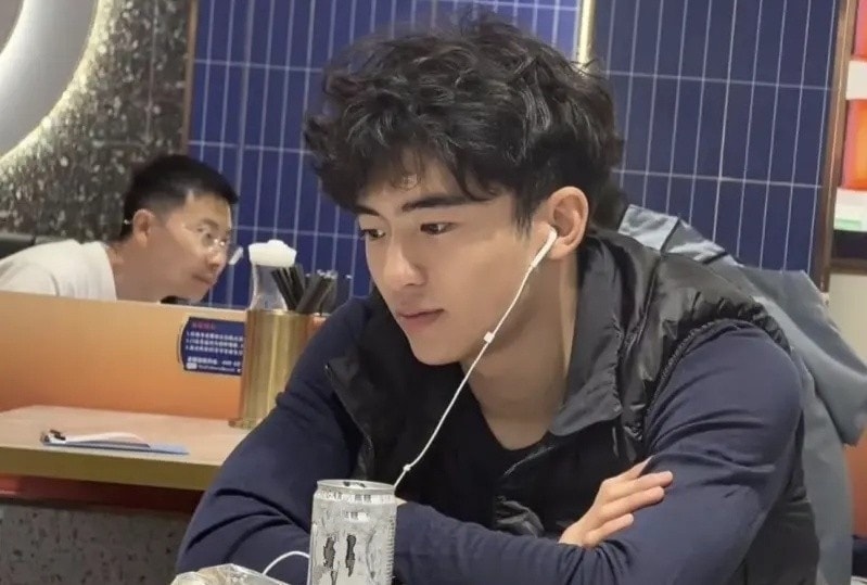 Con trai 17 tuổi của Tạ Đình Phong, Trương Bá Chi