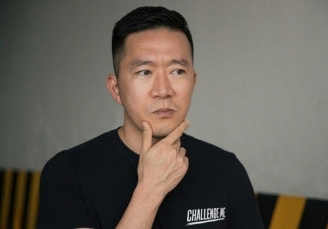 Hoàng Nam và ê-kíp phim xin lỗi