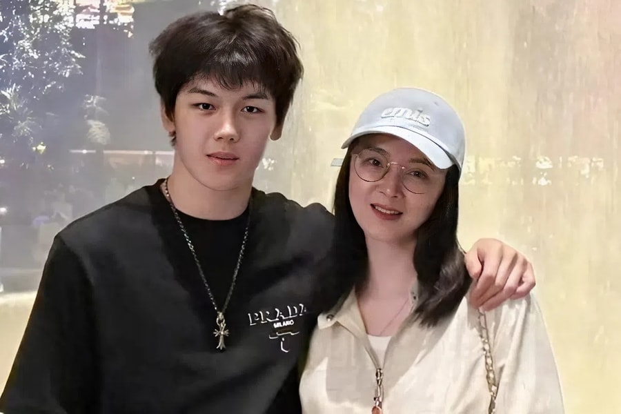 Con trai mỹ nhân 'Hoàn Châu cách cách' cao 1,8 m