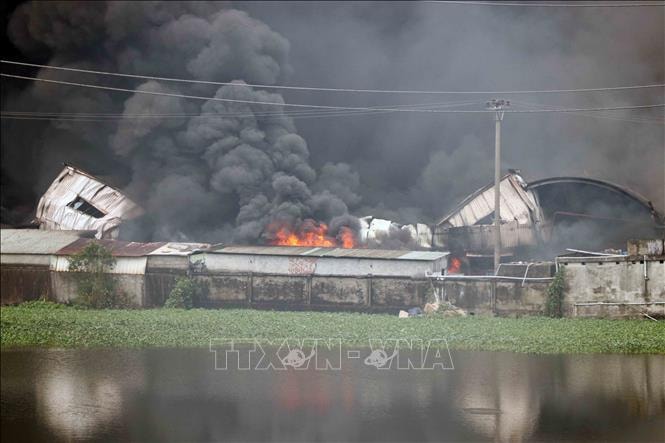 Cháy lớn tại nhà máy giày da ở Hải Phòng