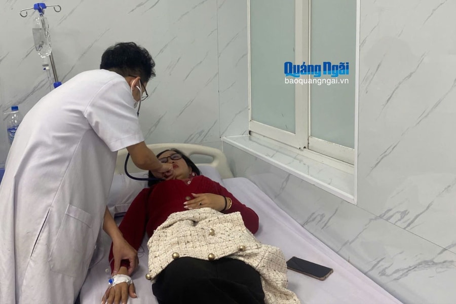 Tập trung điều trị cho các bệnh nhân nghi ngộ độc do ăn bánh mì tại Quảng Ngãi