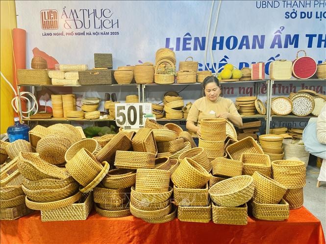 Liên hoan Ẩm thực và Du lịch làng nghề, phố nghề thu hút hơn 30.000 lượt khách