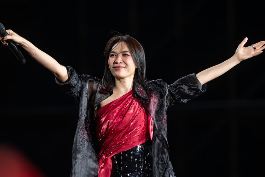 Mỹ Tâm hoài niệm thanh xuân ở concert lớn nhất sự nghiệp