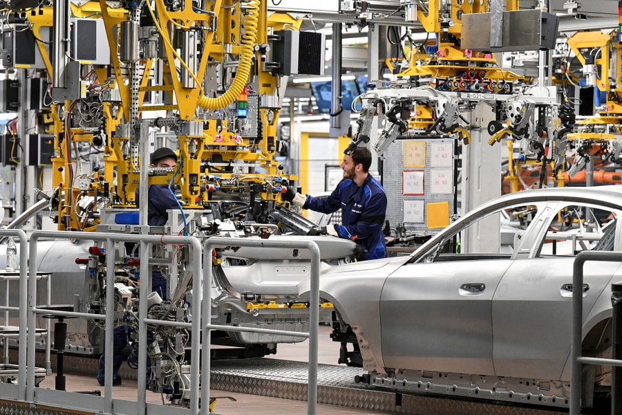 EU yêu cầu ôtô sử dụng ít nhất 25% nhựa tái chế