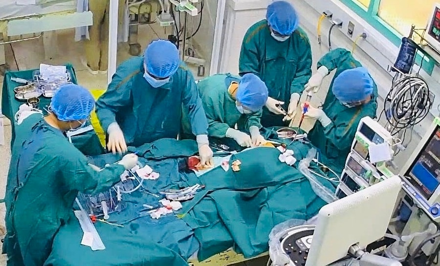 Nhiễm siêu vi tưởng nhẹ, bé trai suýt tử vong