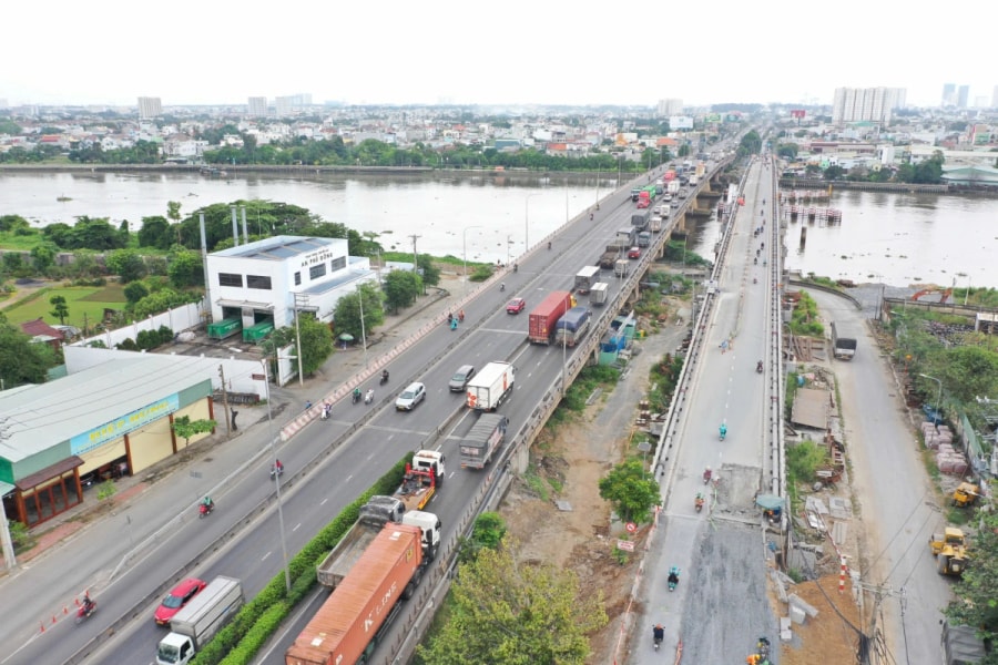 Cầu nặng 9.000 tấn qua sông Sài Gòn hoàn tất nâng cao hơn một mét