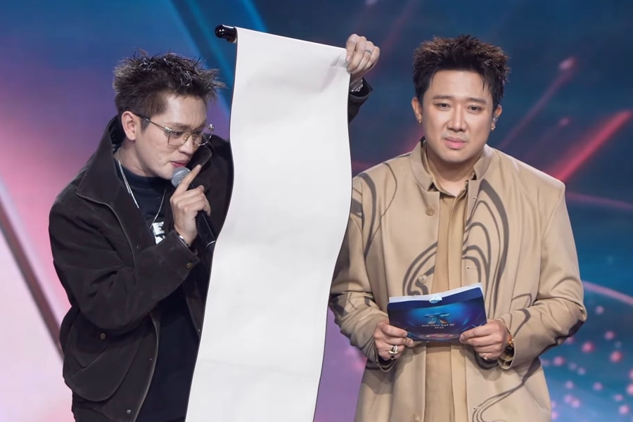 Hành động kỳ quặc của B Ray gây tranh luận