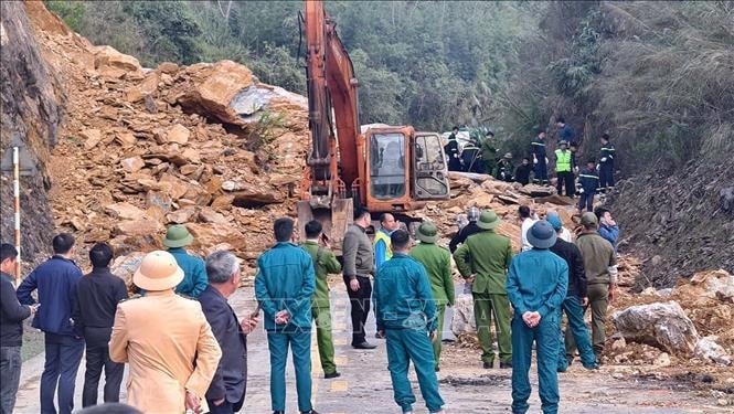 Vụ sạt lở đất đá trên Quốc lộ 6: Đã tìm thấy nạn nhân thứ ba