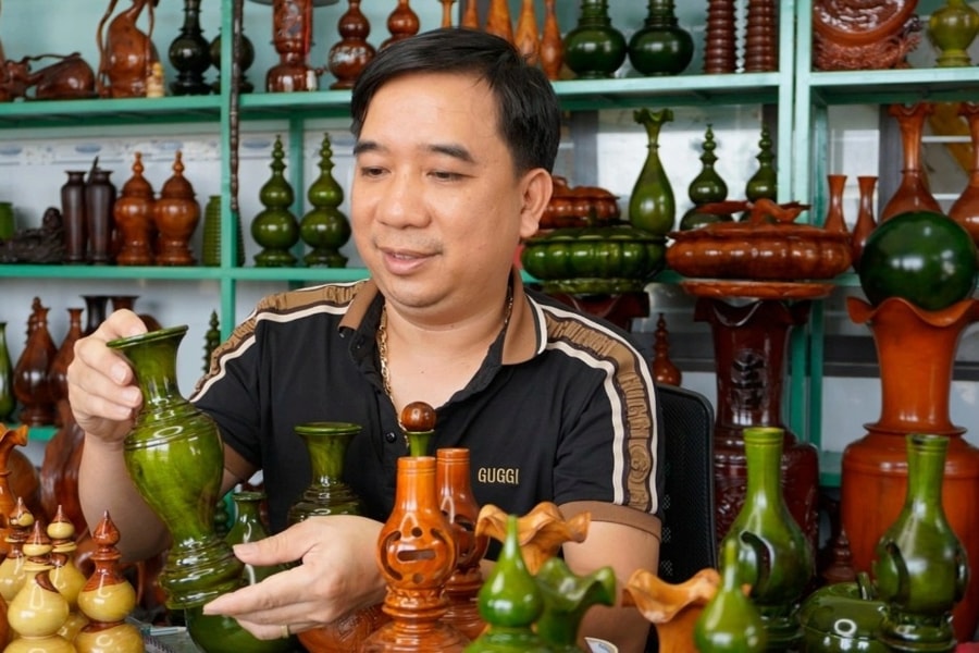 Làng nghề trăm tuổi "hồi sinh" nhờ livestream