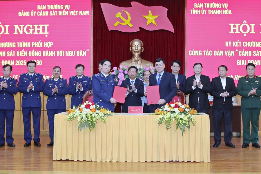 Cảnh sát biển Việt Nam đồng hành cùng ngư dân Thanh Hóa