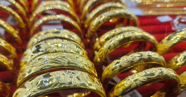 Cuối ngày 15-12, giá vàng miếng SJC bất ngờ lập đỉnh mới