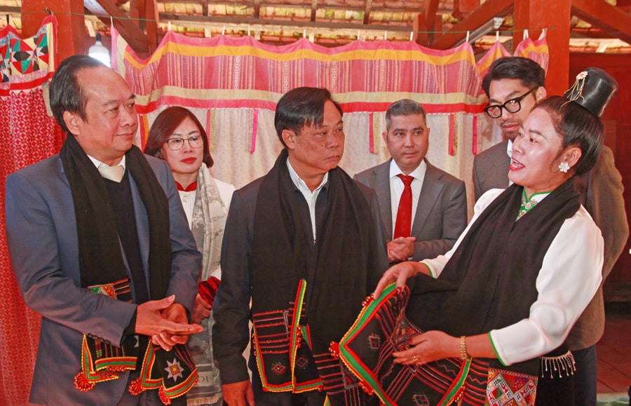 Phát triển du lịch cộng đồng bền vững tại bản Phiêng Lơi, Điện Biên