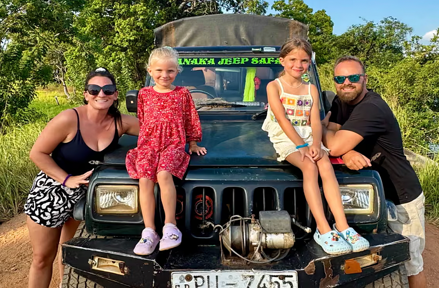 Trái đắng của những gia đình 'ôm con đi vòng quanh thế giới'