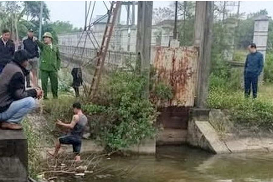 Nữ sinh lớp 8 bị bạn đâm tử vong