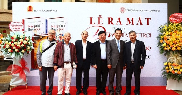 'Đi về phía mặt trời' của nhà thơ Lê Cảnh Nhạc hai lần được Hội Nhà văn Hà Nội xét tặng giải thưởng