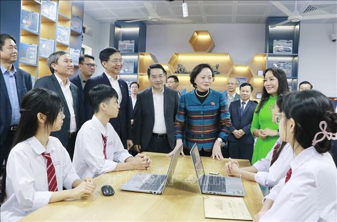 Phó Thủ tướng Phạm Thị Thanh Trà: Phòng học STEM giúp 'học đi đôi với hành'
